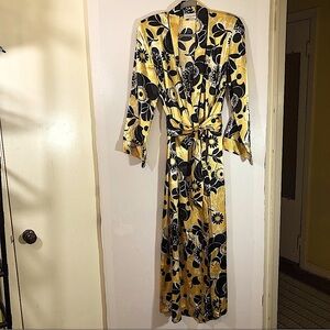 Vintage Carlton Hall Stunning Bold Yellow Black Floral Robe | Loungewear!